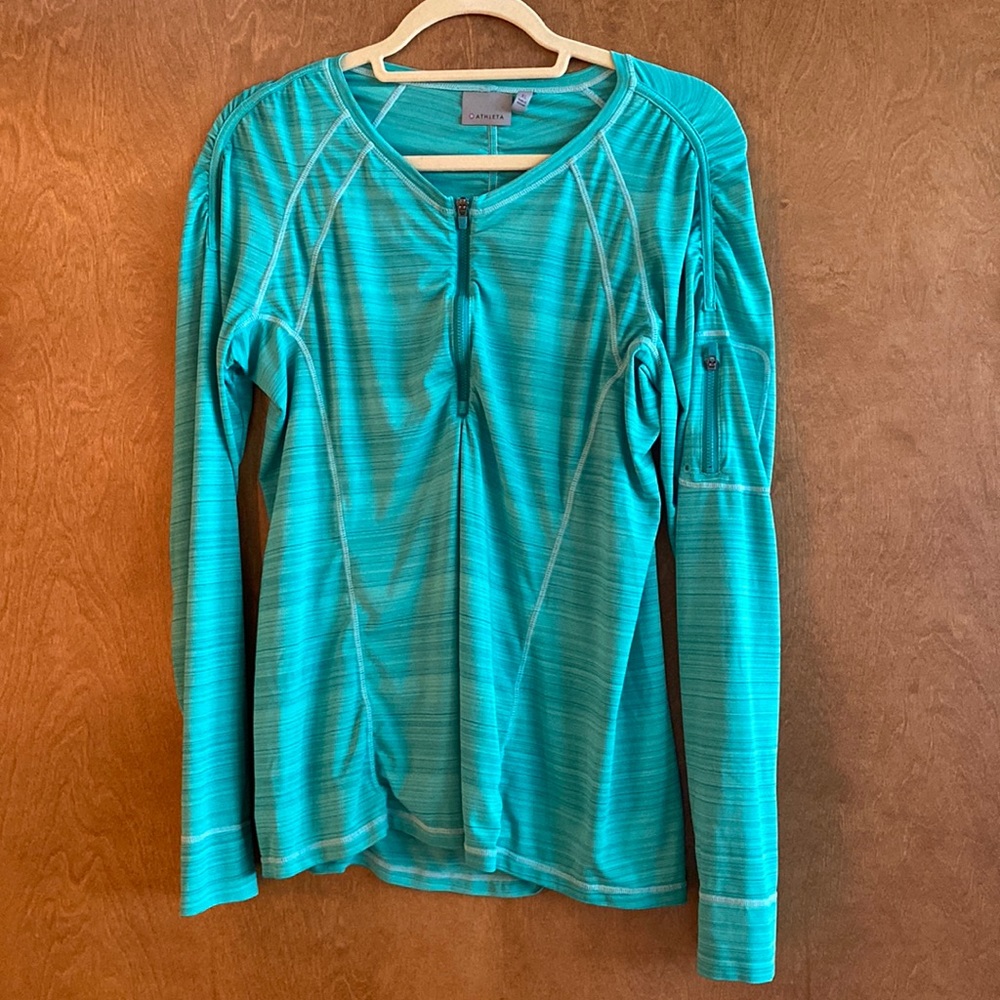 Athleta green long sleeved stretch fabric workout top. XL. EUC